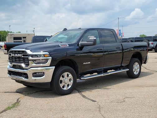 Diamond Black Crystal Pearlcoat 2026 RAM 2500 Big Horn Crew Cab 4x4 6'4' Box
