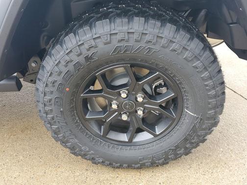 Bright White Clear-Coat Exterior Paint 2026 Jeep Wrangler Willys