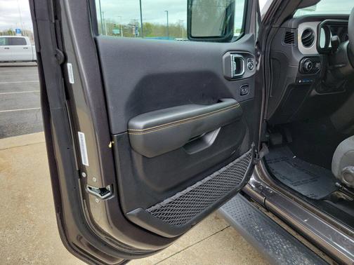 Granite Crystal Metallic Clearcoat 2025 Jeep Wrangler 4xe Sahara