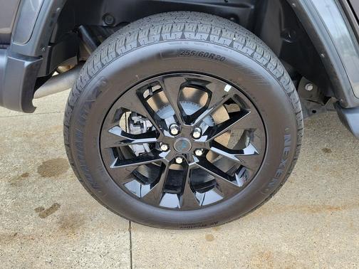 Granite Crystal Metallic Clearcoat 2025 Jeep Wrangler 4xe Sahara