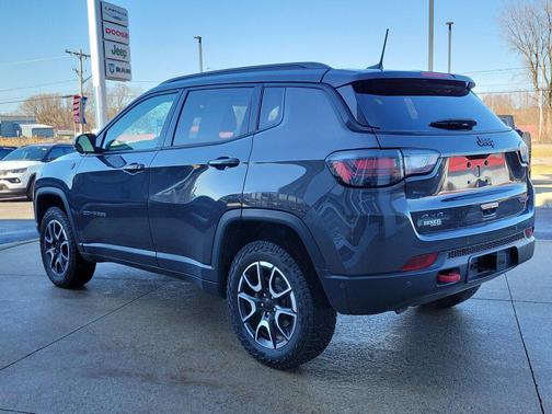 2024 Jeep Compass Trailhawk