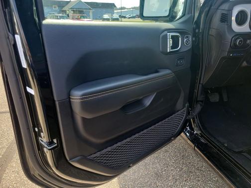 Black Clearcoat 2025 Jeep Wrangler 4xe Sahara