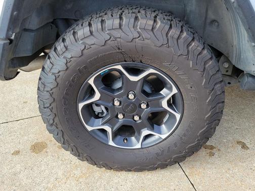 Silver Zynith Clearcoat 2023 Jeep Wrangler 4xe Rubicon