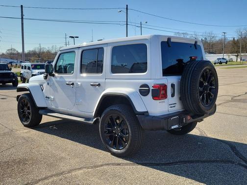 Bright White Clearcoat 2025 Jeep Wrangler 4xe Sahara
