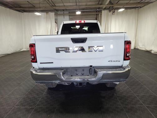 2025 RAM 2500 Big Horn Crew Cab 4x4 8' Box