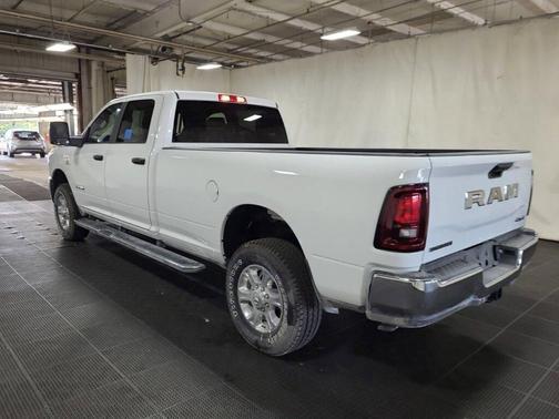 2025 RAM 2500 Big Horn Crew Cab 4x4 8' Box