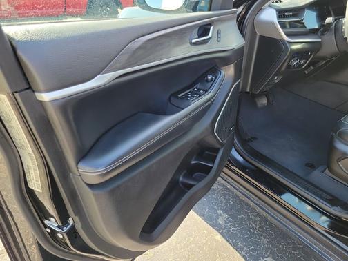 Diamond Black Crystal Pearlcoat 2023 Jeep Grand Cherokee 4xe Base
