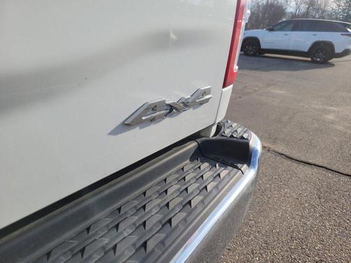 Bright White Clearcoat 2024 RAM 2500 Tradesman Crew Cab 4x4 6'4' Box