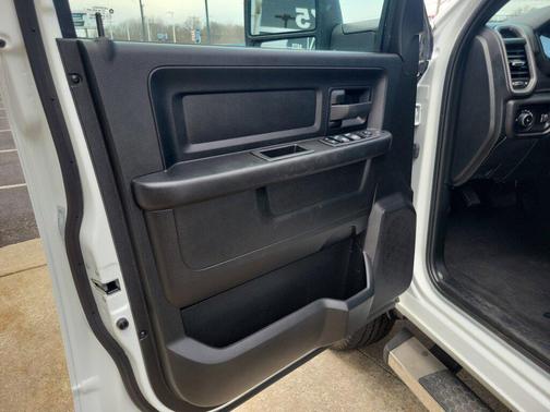 Bright White Clearcoat 2024 RAM 2500 Tradesman Crew Cab 4x4 6'4' Box