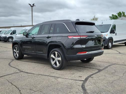 Rocky Mountain Pearlcoat 2025 Jeep Grand Cherokee Limited