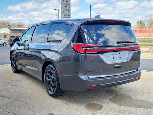 2022 Chrysler Pacifica Hybrid Limited