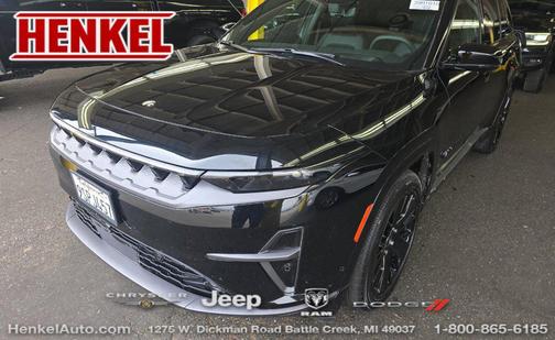 Diamond Black Crystal Pearlcoat 2024 Jeep Wagoneer S Launch Edition