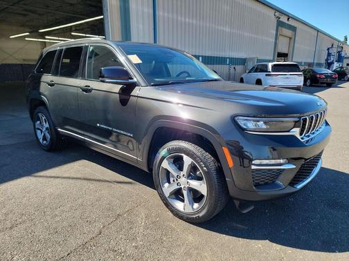 Rocky Mountain Pearlcoat 2023 Jeep Grand Cherokee 4xe Base