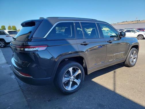 Rocky Mountain Pearlcoat 2023 Jeep Grand Cherokee 4xe Base