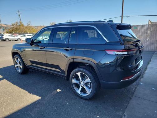 Rocky Mountain Pearlcoat 2023 Jeep Grand Cherokee 4xe Base