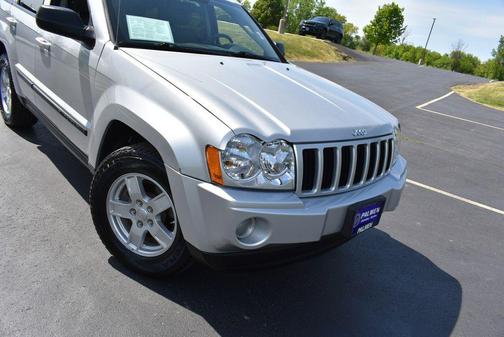 Bright Silver Metallic Clearcoat 2007 Jeep Grand Cherokee Laredo