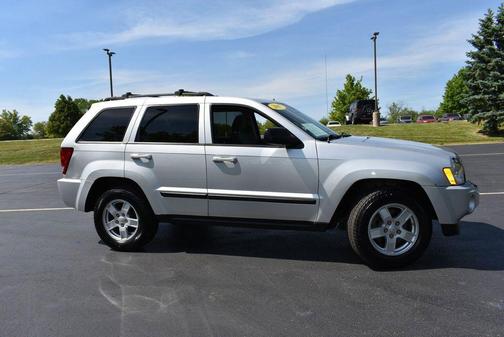 Bright Silver Metallic Clearcoat 2007 Jeep Grand Cherokee Laredo