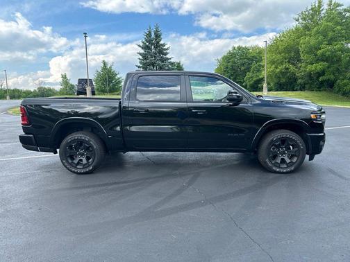 Diamond Black Crystal Pearlcoat 2026 RAM 1500 Big Horn/Lone Star