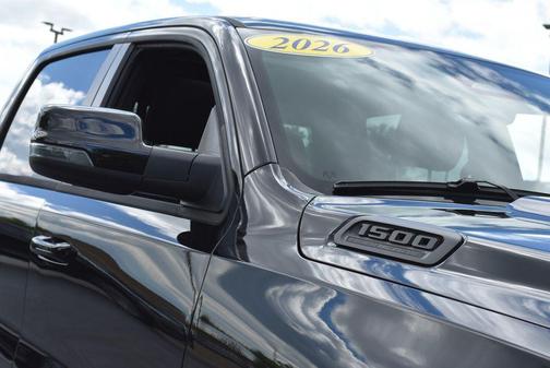Diamond Black Crystal Pearlcoat 2026 RAM 1500 Big Horn/Lone Star