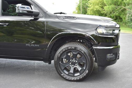 Diamond Black Crystal Pearlcoat 2026 RAM 1500 Big Horn/Lone Star