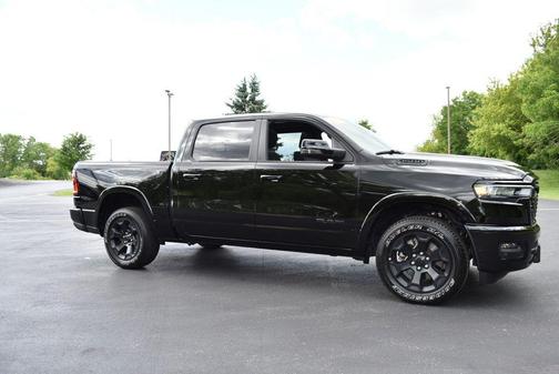 Diamond Black Crystal Pearlcoat 2026 RAM 1500 Big Horn/Lone Star