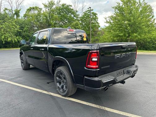 Diamond Black Crystal Pearlcoat 2026 RAM 1500 Big Horn/Lone Star