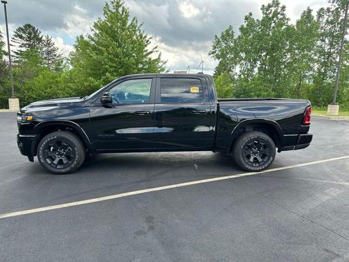 Diamond Black Crystal Pearlcoat 2026 RAM 1500 Big Horn/Lone Star