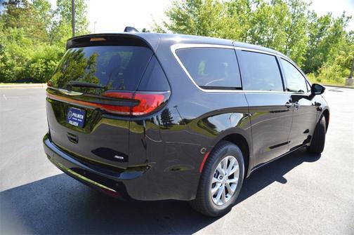 2025 Chrysler Pacifica L