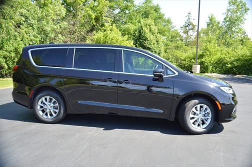 2025 Chrysler Pacifica L