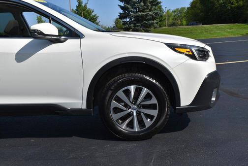 Crystal White Pearl 2022 Subaru Outback Premium