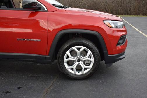 Red Hot Pearlcoat 2025 Jeep Compass Latitude