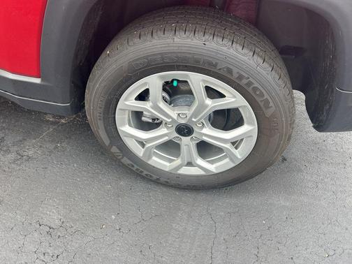 Red Hot Pearlcoat 2025 Jeep Compass Latitude