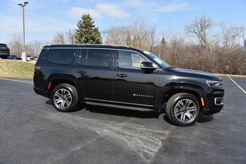 Diamond Black Crystal Pearlcoat 2025 Jeep Wagoneer 4x4