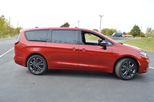 2026 Chrysler Pacifica L