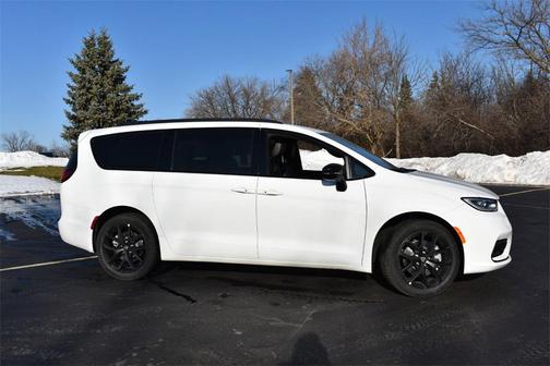 2026 Chrysler Pacifica L