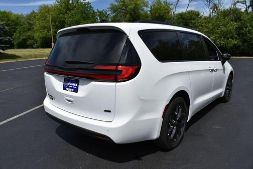 Bright White Clearcoat 2026 Chrysler Pacifica L