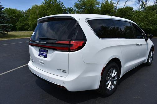Bright White Clearcoat 2026 Chrysler Pacifica Limited