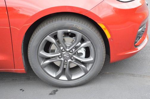 2026 Chrysler Pacifica L