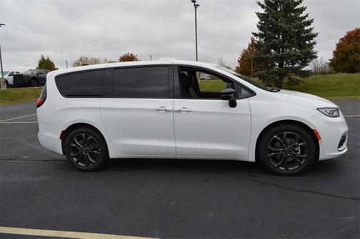 2026 Chrysler Pacifica L