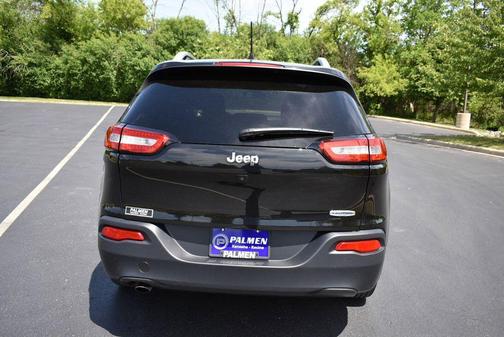 Brilliant Black Crystal Pearlcoat 2016 Jeep Cherokee Latitude