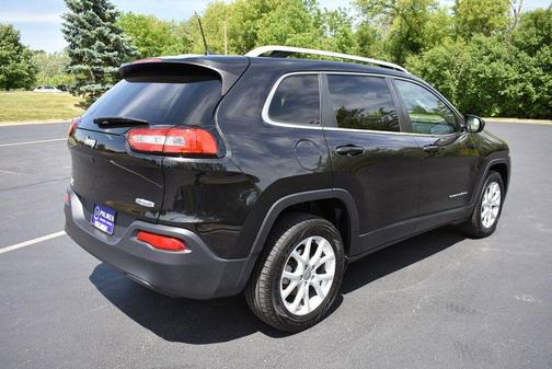 Brilliant Black Crystal Pearlcoat 2016 Jeep Cherokee Latitude