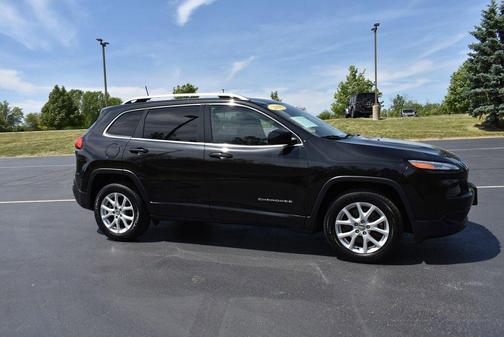 Brilliant Black Crystal Pearlcoat 2016 Jeep Cherokee Latitude