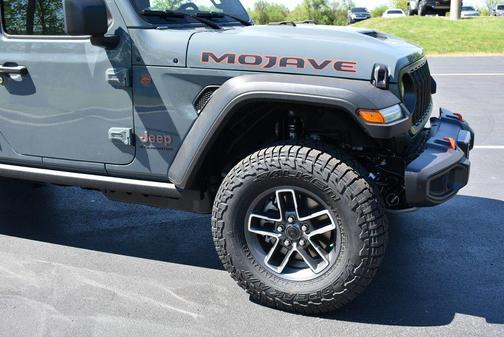 Anvil Clearcoat 2026 Jeep Gladiator Mojave 4x4