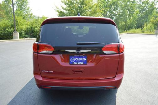 2025 Chrysler Voyager LX