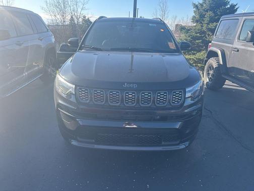 Diamond Black Crystal Pearlcoat 2024 Jeep Compass Limited
