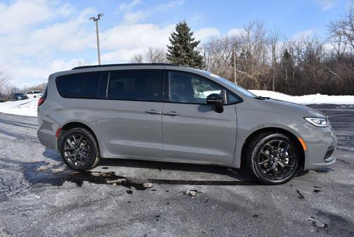 2025 Chrysler Pacifica Limited