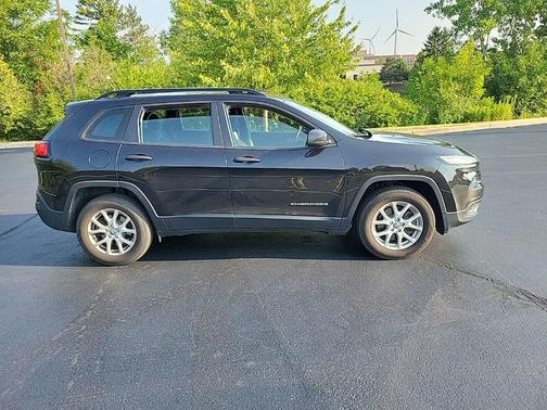 Brilliant Black Crystal Pearlcoat 2015 Jeep Cherokee Sport