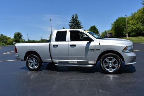 Bright Silver Metallic Clearcoat 2018 RAM 1500 Express