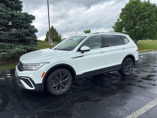 White 2022 Volkswagen Tiguan 2.0T SE 4MOTION