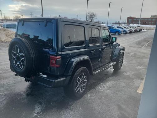 2025 Jeep Wrangler 4-Door Sahara 4x4